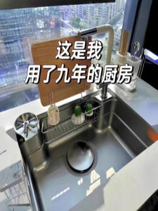 ชั้นวางของในครัวแบบติดผนัง ชั้นวางผ้าเช็ดจาน ขวดล้างจาน ขวดน้ำ ขวดเกลือ กระดาษถาง ตะกร้ารองเท้า ท่อระบายน้ำ