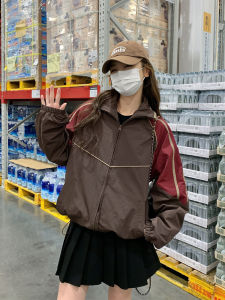 เสื้อแจ็คเก็ตเบสบอลสั้นสไตล์อเมริกันสำหรับผู้หญิง ดีไซน์เก๋ไก๋ ดีไซน์เฉพาะตัว ฤดูใบไม้ผลิ 2025 แจ็คเก็ตแบบสวมหัว