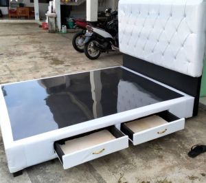 Divan Laci Modern Minimalis Dipan Tempat Tidur 180x200
