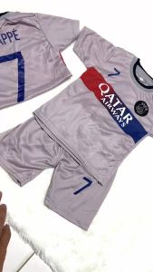Setelan baju bola terbaru kaos sepakbola anak termurah
