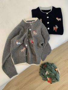 เสื้อสเวตเตอร์ขนสัตว์สีเทาหรูหราสำหรับผู้หญิงในฤดูหนาว ทรงหลวม แขนยาว ปกติ คอปกอื่นๆ เสื้อผ้าผู้หญิงสไตล์เกาหลี