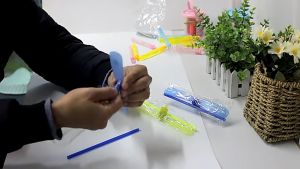 (1 PCS) LED Bamboo Dragonfly Creative Flying Stick Toys Flying Spinning Toys For Kids Flash Light Hand Rub Classic Toy