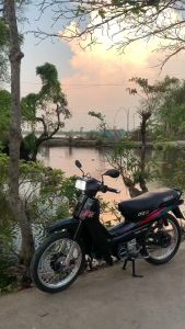 STRIPING STICKER LIS LES POLET Yamaha v100/Alfa Alfa 100 1996 power scoop striker Lis motor berkualitas terbaik termurah Mahkota Stiker