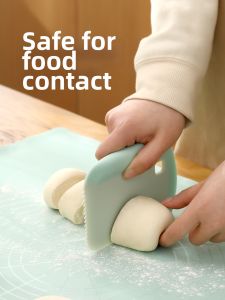 FaSoLa | Dough Cutting and Scraping Tool