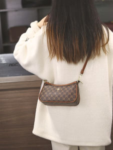 Trendy Shell Shaped Womens Bag Versatile Autumn Winter Style Crossbody Bag British Style Polyester Lining Zipper Closure