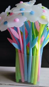 Pulpen gel karakter berubah warna di bawah cahaya matahari