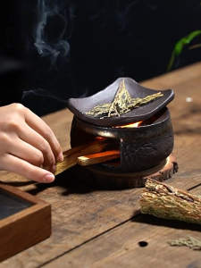 Handmade Japanese-style ceramic oven | Cedar wood scented ceramic oven | Desktop candle and tea warmer | Vintage-style incense burner | Ceramic candle and tea warmer