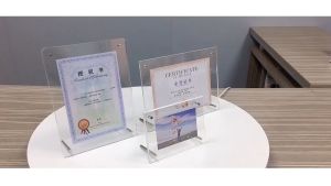 **【Ukuran A4】Sign Holder Akrilik/Standing Frame Akrilik/Stand Layar Akrilik/Bingkai Foto Akrilik**