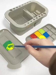 Brush Washing Bucket 3-In-1 Multifunction Portable Paint Brush Basin CONTAINER Pen Barrel Brush Washer With Art Palette Brush Holder Paint Box Art Supplies Brush Washing Tool.
