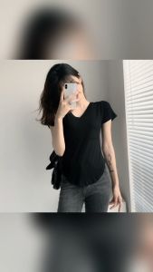 Catalog Fashion - เสื้อคอวีแขนสั้น ชายเว้าโค้ง รุ่นมีกระเป๋าหน้า สีพื้น 3 สี