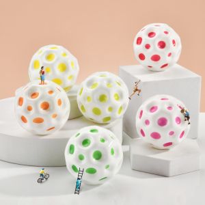 2 ชิ้น Lunar Cave Ball Super Elastic Ball Leisure ความเครียดบรรเทาโฟมยืดหยุ่นสูงกีฬา Interactive มีรูพรุนลูกกระโดดของเล่น