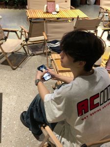 เสื้อยืดคอกลมแขนสั้นผู้ชายสไตล์อเมริกัน ทรงหลวม ระบายอากาศได้ดี ผ้าฝ้าย 100% สำหรับฤดูร้อน เสื้อผ้าทำงานลำลอง