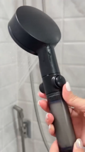 GREENIKA ชุดฝักบัวอาบน้ำกรองน้ำ ปรับแรงดันน้ำได้ ป้องกันตะกรัน ประหยัดน้ำ พร้อมไส้กรองสำรอง+สายยาง1.5m+วงเล็บ