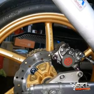 Breket Kaliper Belakang Ninja R RR SS Brembo 2P: Aksesoris Motor Berkualitas Tinggi