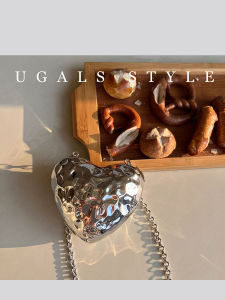 UGALS Metal Sequin Heart-Shaped Rhinestone Box Mini Crossbody Bag for Youth Fashion Banquet Satchel With Magnetic Buckle