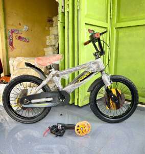 Sepeda BMX anak laki-laki Ukuran 18 inch