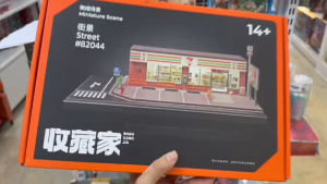 Mô Hình Diorama Cửa Hàng 7-Eleven 1:64 Shou Cang Jia #82044