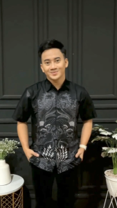 Kemeja Batik pusoko Pria Lengan Pendek Modern Terbaru – Slim Fit Bahan Katun Halus Adem & Nyaman