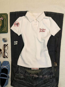 เสื้อโปโลคอโปโลสไตล์ย้อนยุคสไตล์อเมริกัน แขนสั้นผ้าฝ้ายแท้ เสื้อยืดผู้หญิง เอวเข้ารูป ทรงเข้ารูป แขนสั้น ช่วงไหล่ ฤดูร้อน 2025