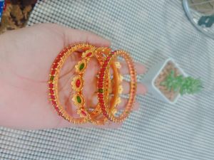 PREMIUM QUALITY MATTE FINISH BEAUTIFUL KEMP STONE WORK WITH RUBY EMERALD FLOWER PATTERN BANGLES SET OF 3