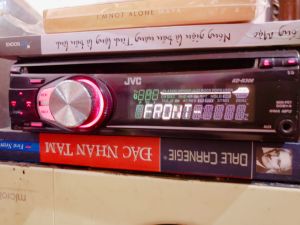 Máy phát nhạc kèm Amply JVC KD-R306 . Tính năng Radio /AUX/Cd/ mp3 /WMA/ loại 1 din giành lắp chung cho tất các hãng xe.