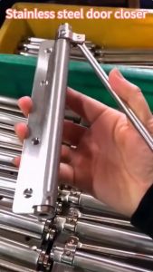 Klip Pintu Otomatis Stainless Steel Penutup Pintu Otomatis Dengan Sekrup Dan Kunci Pas