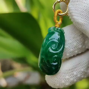 Deep Green Translucent Natural Type A Jadeite Pendant carved as ruyi with NGI Gemstone report weight 15.42 grams 27.52 * 13.75 * 4.25 mm - very suitable for daily wear only 1 word to describe - elegant (pendant129)