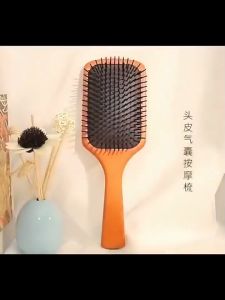 แปรงหวี​ผม หวีไม้ หวีนวดศรีษะ นวดดูแลรากผมเส้นผมหนังศรีษะ หวีไดร์ ด้ามไม้ #K-0006