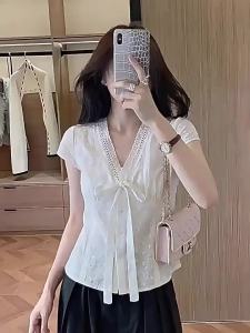 CHOEFULYN | Elegant Fitted White Bow V-Neck Lace T-shirt