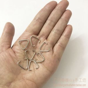 เข็มขัดโลหะสามเหลี่ยม อุปกรณ์ DIY เครื่องประดับแฟชั่น อุปกรณ์เชื่อมต่อของเล่นตุ๊กตา อุปกรณ์ทำมือ เครื่องประดับแฟชั่นใหม่