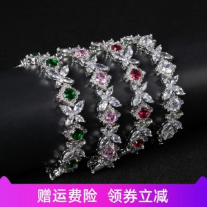 Exquisite Fashionable Womens Square Petal Zircon Bracelet Embedded Luxury Floral Design Jewelry Accessory Elegant Stylish