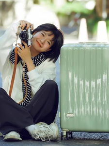 2025 New Fashion Luggage Bag High Aesthetic Value Womens 20 Inch Boarding Double Layer Explosion Proof Zipper All Direction Silent Wheel Password Box