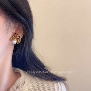 French Vintage Pearl Ear Studs No Piercing Required Floral Design Incense Tray Clip-On Earrings Fashionable Minimalist Jewelry