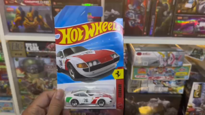 Mô Hình Xe Hot Wheels Ferrari 365 GTB4 Competizione White 1/64 (Card Vỉ Original)