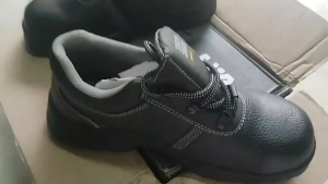 [Chính Hãng] Giày Bảo Hộ Safety Jogger Rena Chống Va Đập Mạnh Chống Vật Nhọn Đâm Xuyên Chống Trơn Trượt Đế Ngoài Chống Dầu Và Nhiên Liệu Chịu Nhiệt HRO Lên Tới 300 độ Chống Thấm Nước