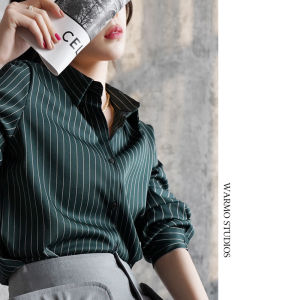 เสื้อเชิ้ตแขนยาวลายทางสีเขียวสไตล์ย้อนยุคสำหรับผู้หญิง ทรงหลวม สวมใส่สบาย ฤดูใบไม้ผลิ 2024 เสื้อเชิ้ตผู้หญิง