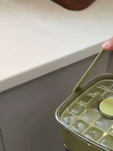 ชุดเครื่องมือแม่พิมพ์น้ำแข็งทรงลูกบอลพลาสติกสองชั้นสำหรับเก็บน้ำแข็งในครัวเรือน DIY ความจุขนาดใหญ่ใหม่ 48 ช่อง