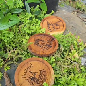 ที่รองแก้ว จานรองแก้ว ที่วางแก้ว  ไม้สักแท้ แบบวงกลม งานไม้สักแท้  เคลือบน้ำทันเกรดอาหาร เลเซอร์ลายสวยๆตามแบบร้าน