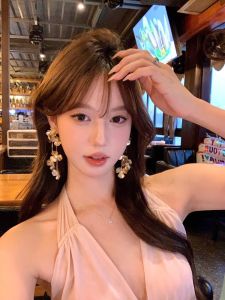 Elegant Floral Tassel Earrings for Women Exquisite Luxury Feel Unique Stylish Ear Jewelry New 2025 Alloy/Plated Silver/Gold