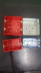 บล็อกฝังพลาสติกและเหล็กแบบตื้น ขนาด 2x4x1.2 นิ้ว และ 4x4x1.2 นิ้ว สำหรับประกอบแผงวงจรไฟฟ้า เหมาะสำหรับใช้ในงานติดตั้งแผงวงจรไฟฟ้าภายในบ้าน อาคารสำนักงาน และโรงงานอุตสาหกรรม ออกแบบให้แข็งแรง ทนทาน รองรับการใช้งานในระยะยาว