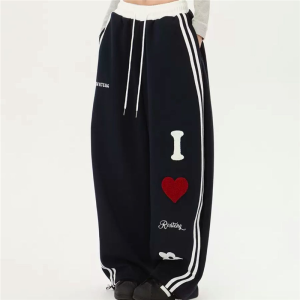 กางเกงวอร์มทรงหลวมสไตล์อเมริกันลายตัวอักษรหัวใจสำหรับเต้นแอโรบิค กางเกงขายาวทรงหลวมสบายๆ สำหรับผู้หญิง ฤดูใบไม้ผลิและฤดูร้อน 2025