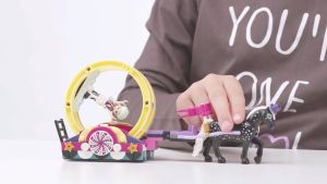 LEGO 41686 Friends Magical Acrobatics Gymnastics Playset.mp4