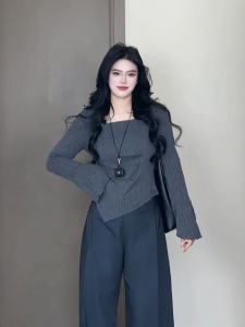 Áo Thun Dài Tay Cổ Vuông Cỡ Lớn Cho Nữ Mùa Thu Áo Che Béo Thon Gọn Đa Năng Thoải Mái Thoáng Khí Không Có Thương Hiệu