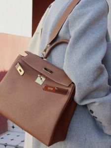 New 2023 Large Capacity Kelly Bag Top Layer Cowhide Shoulder Handbag Womens Fashion Casual Lock Buckle Soft Leather Bag