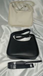 Tas Selempang Wanita Import: Tas Selempang Import Berkualitas\\n\\n Apa Itu Tas Selempang Wanita Import?\\n\\nTas selempang wanita import adalah tas yang dibuat di luar negeri dan kemudian diimpor ke negara lain, termasuk Indonesia. Tas ini biasanya memiliki kualitas tinggi dan desain modern yang menarik.\\n\\n Kelebihan Tas Selempang Wanita Import\\n\\nBeberapa kelebihan tas selempang wanita import meliputi:\\n\\n* Kualitas bahan yang baik dan tahan lama\\n* Desain yang modern dan elegan\\n* Harga yang bersaing dengan tas lokal\\n* Berbagai pilihan warna dan model\\n\\n Model Tas Selempang Wanita Import\\n\\nAda berbagai model tas selempang wanita import yang tersedia di pasaran, mulai dari tas selempang sederhana hingga tas selempang dengan desain yang rumit. Beberapa model populer termasuk tas selempang dengan tali panjang, tas selempang dengan tali pendek, dan tas selempang dengan tali adjustable.\\n\\n Mengapa Memilih Tas Selempang Wanita Import?\\n\\nAda beberapa alasan mengapa wanita memilih tas selempang wanita import, antara lain:\\n\\n* Kualitas bahan yang baik dan tahan lama\\n* Desain yang modern dan elegan\\n* Harga yang bersaing dengan tas lokal\\n* Berbagai pilihan warna dan model\\n\\n Kualitas Tas Selempang Wanita Import\\n\\nTas selempang wanita import biasanya terbuat dari bahan berkualitas tinggi yang tahan lama dan mudah dirawat. Bahan-bahan ini dapat mencakup kulit sintetis, kulit asli, dan bahan sintetis lainnya.\\n\\n Desain Tas Selempang Wanita Import\\n\\nDesain tas selempang wanita import seringkali modern dan elegan, dengan berbagai pilihan warna dan model. Beberapa tas memiliki detail tambahan seperti logo atau aksen emas.\\n\\n Cara Memilih Tas Selempang Wanita Import\\n\\nBerikut adalah beberapa pertimbangan saat memilih tas selempang wanita import:\\n\\n* Pilih tas dengan bahan berkualitas tinggi yang tahan lama dan mudah dirawat.\\n* Pilih tas dengan desain yang sesuai dengan gaya Anda dan sesuai dengan kebutuhan Anda.\\n* Pilih tas dengan harga yang sesuai dengan anggaran Anda.\\n\\n Tips Memilih Tas Selempang Wanita Import\\n\\nBerikut adalah beberapa tips memilih tas selempang wanita import:\\n\\n* Periksa kualitas bahan dan jahitan sebelum membeli.\\n* Pilih tas dengan ukuran yang sesuai dengan kebutuhan Anda.\\n* Pilih tas dengan warna yang sesuai dengan pakaian Anda.\\n\\n Perawatan Tas Selempang Wanita Import\\n\\nBerikut adalah beberapa cara merawat tas selempang wanita import:\\n\\n* Bersihkan tas secara rutin dengan kain lembut.\\n* Hindari mengekspos tas terhadap air atau sinar matahari langsung.\\n* Simpan tas di tempat yang aman dan kering.\\n\\n Tips Menjaga Kualitas Tas Selempang Wanita Import\\n\\nBerikut adalah beberapa tips menjaga kualitas tas selempang wanita import:\\n\\n* Gunakan tas sesuai dengan kebutuhan Anda.\\n* Hindari mengekspos tas terhadap gesekan atau benturan keras.\\n* Periksa tas secara rutin untuk kerusakan atau tanda-tanda usia.\\n\\nSemoga informasi ini membantu Anda dalam memilih tas selempang wanita import yang tepat untuk Anda!\"