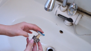 Stainless Steel Washbasin Drain Plug Sink Drain Cover Pop-Up Bounce Core Universal Kitchen/Bathroom Press Type Seal Stopper Hair Trap Piston Drainer Anti-Clog Leak Prevention for Basin Bathtub Lavatory