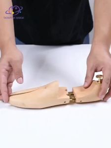 1 Pair Adjustable Men Women Cedar Wood Shoe Tree Sharper Keeper Stretcher Home Supplies