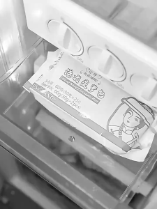 2 Cái Khay Đá 6 Ô Khay Trữ Đồ Ăn Dặm Làm Thạch Rau Câu Có Nắp Đậy Tiện Lợi