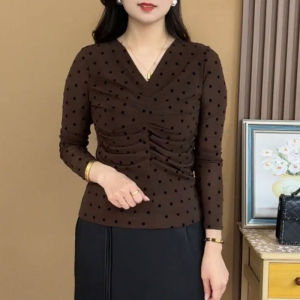 Elegant V-Neck Mommy Clothes Spring Autumn New Style Polka Dot Elastic Skin Fabric Shirt with Pleated Design Slimming Versatile Top