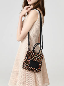 DGENIUS Original Womens Crossbody Bag Stylish Outgoing Small Handbag Commuter Woven Single Shoulder Bag Fashionable British Style